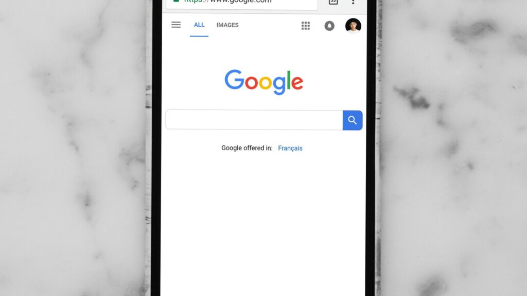 Pencarian Google di ponsel untuk SEO lokal UMKM